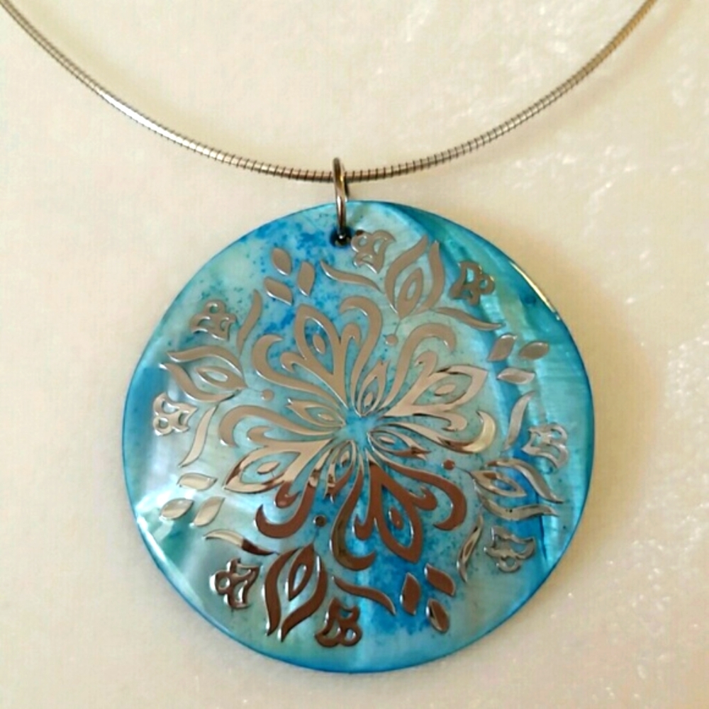 Beautiful Turquoise Color Abolone Shell Pendant T… - image 3